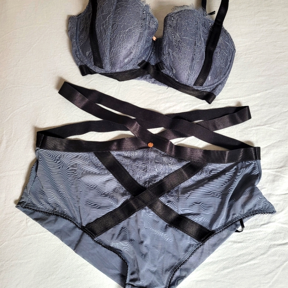 Lingerie set 34G bra/Sz L bottom